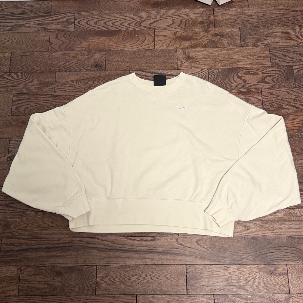 Women’s Nike sweatshirt